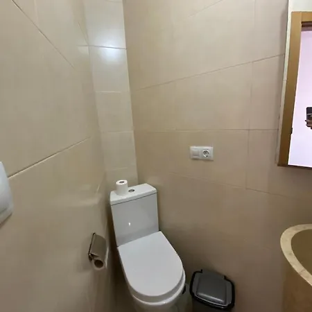 Amplio En El Centro De *