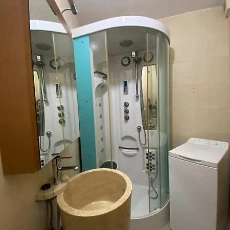 Amplio En El Centro De Apartamento O Grove